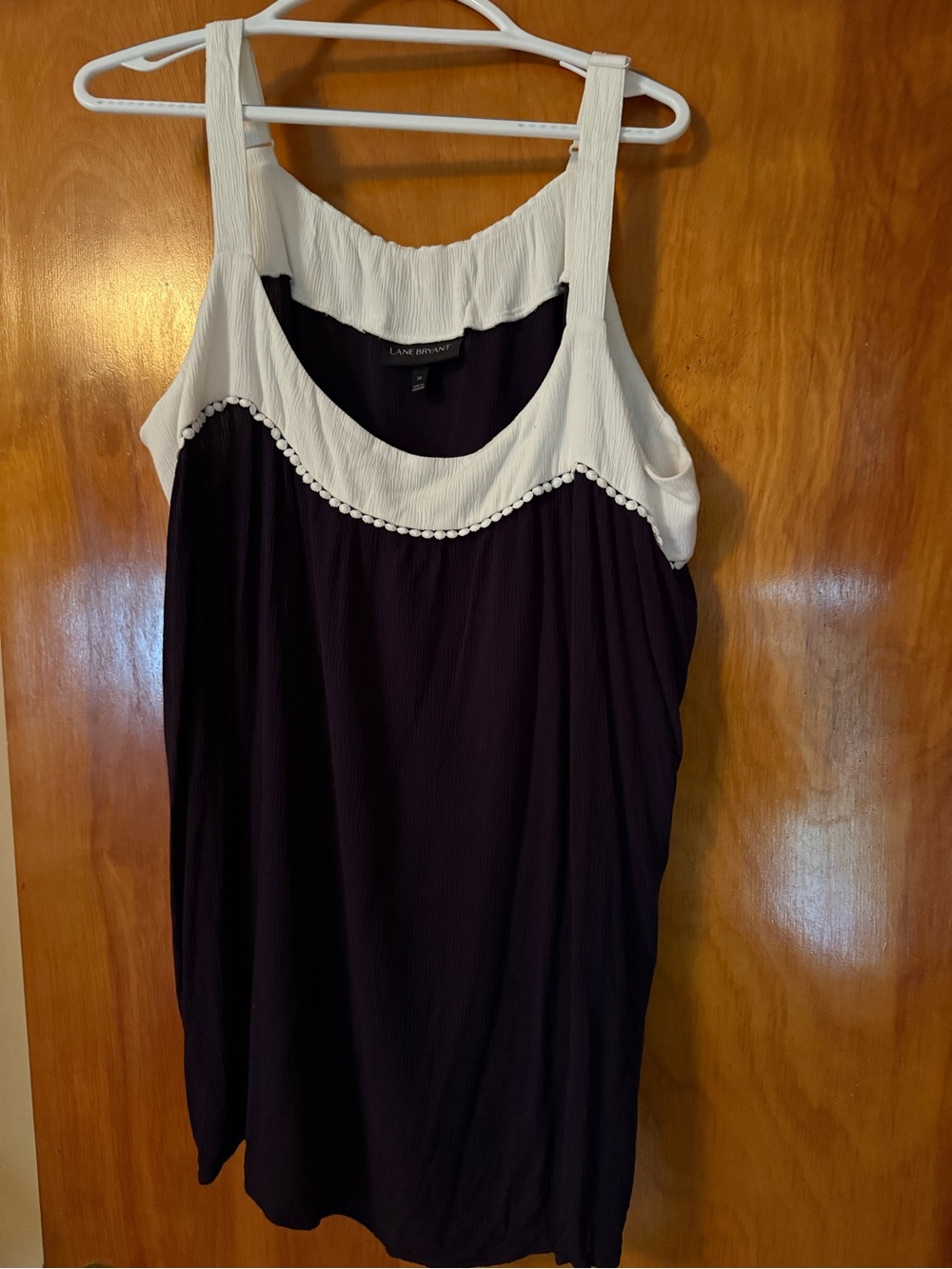 Preloved great condition
Lane Bryant adjustable strap top
Navy blue white sz 24
